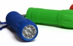 Floz Schoencadeau Zaklamp - Karabijnhaak - Rood, Zwart, Blauw Of Groen 8 Floz Schoencadeau Zaklamp - Karabijnhaak - Rood, Zwart, Blauw Of Groen -Flamecan winkel 550x157