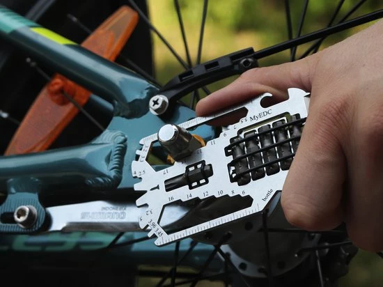 MyEDC - Pocket Card Multitool Gadget 29 In 1 - Multi Tool Met 29 Functies En 6 Bits - Outdoor Survival 5 MyEDC - Pocket Card Multitool Gadget 29 In 1 - Multi Tool Met 29 Functies En 6 Bits - Outdoor Survival - Afbeelding 3