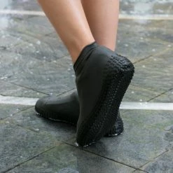 Bobbels & Putten - Silicone Overschoenen - 2 Paar Maat 35-39 - Schoen Beschermers - Regen Laarzen - Overschoenen Waterdicht - Anti Slip Regen Schoenen - Sneaker Beschermers - Festival Overschoen - Shoe Cover -Flamecan winkel 550x476 1