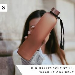 LARS NYSØM Tritan Waterfles 'Blæst' 1000ml Bayberry 15 LARS NYSØM Tritan Waterfles 'Blæst' 1000ml Bayberry -Flamecan winkel 550x550 478