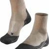 FALKE TK2 Explore Cool Short Wandelsokken Kort Zacht Thermisch Anti-blaar Antizweet Zonder Motief Met Elastische Boord Verkoelend Ademend Sneldrogend Beige Dames Sportsokken - Maat 39-40 -Flamecan winkel 550x683 4